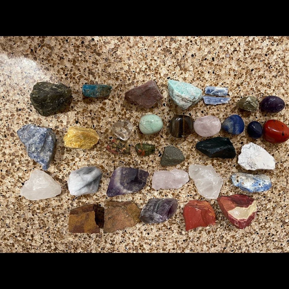 Raw and tumbles crystals